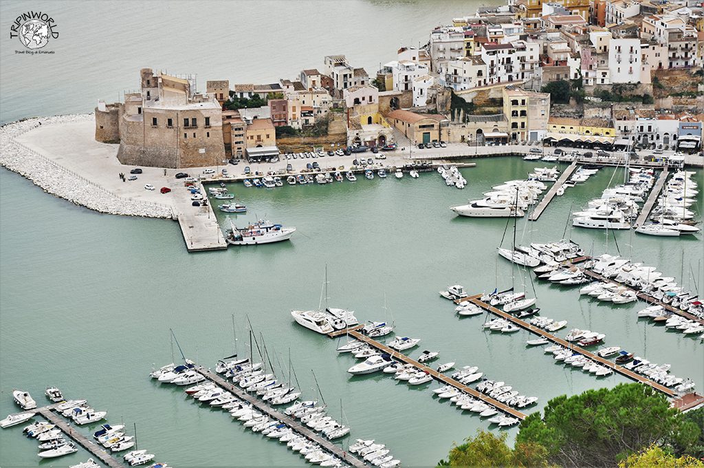 scopello e le coste della sicilia porto e castello di castellamare
