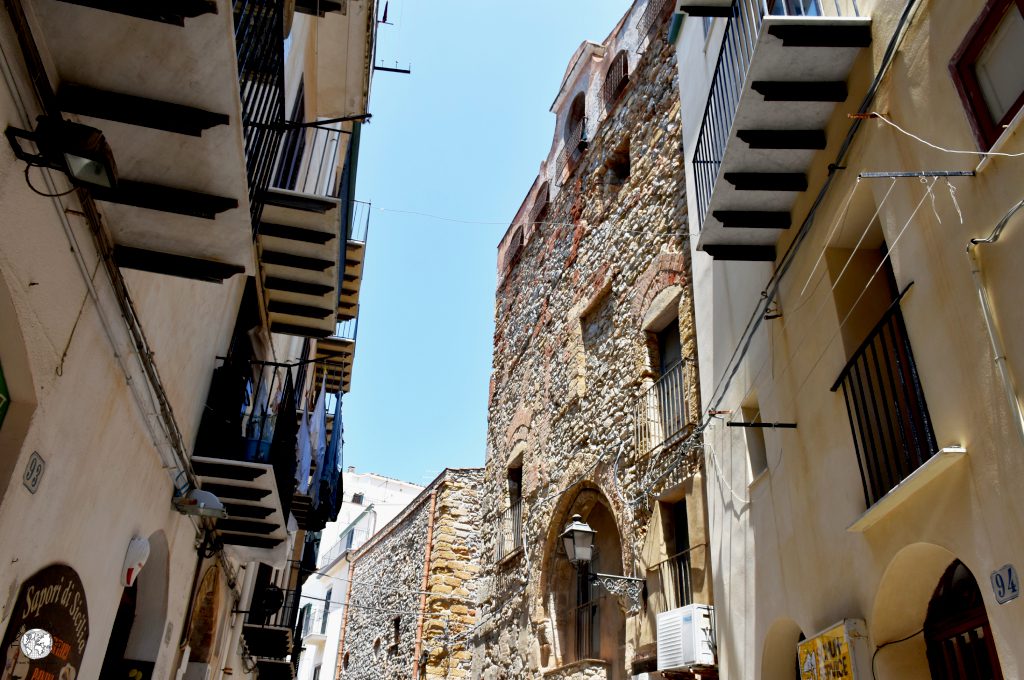 cefalù sicilia palazzi medievali