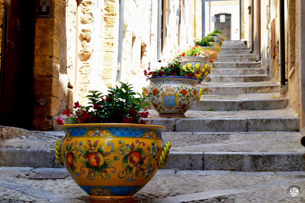 cefalù sicilia scalinata medievale