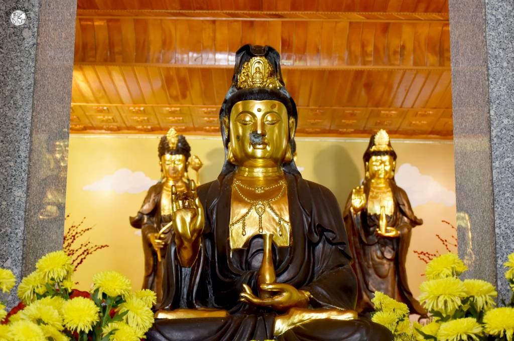 statua bodhisattva templi buddisti phu quoc