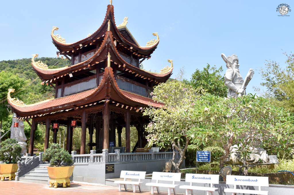 templi buddisti campanile chùa hộ quốc 