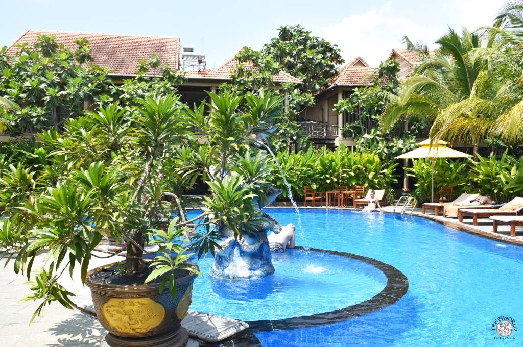 golden topaz resort piscina