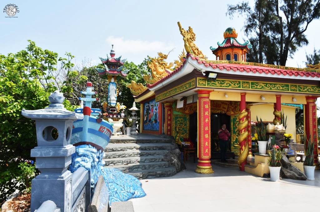 templi buddisti interno tempio dinh cậu phu quoc 