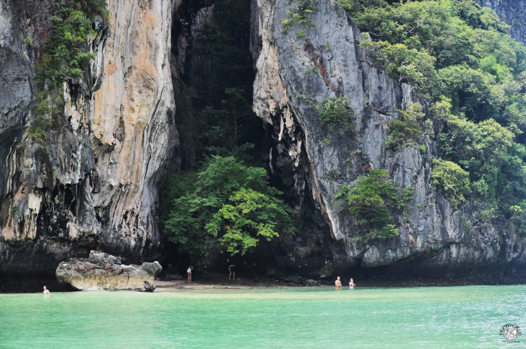 mare e rocce krabi sud della thailandia