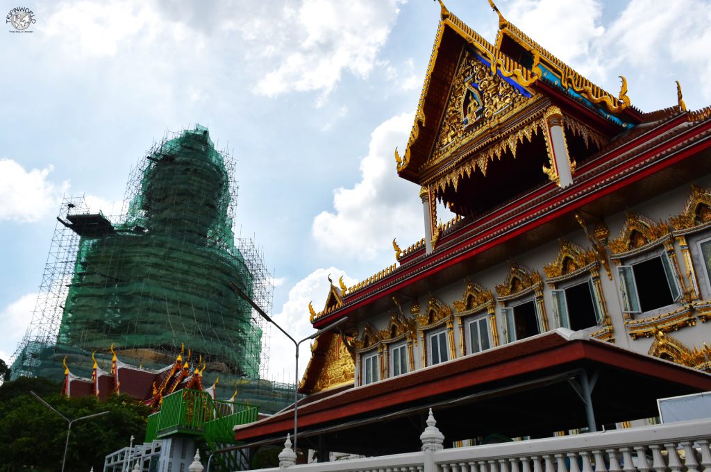 templi di bangkok wat paknam phasi charoen