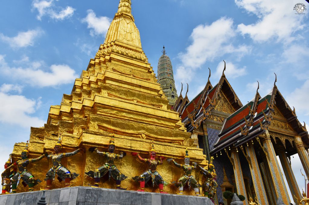 stupa dorata templi di bangkok 