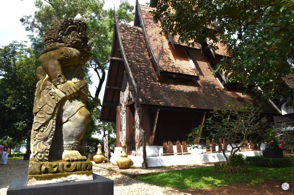 chiang rai edifici e statue museo baan dam 