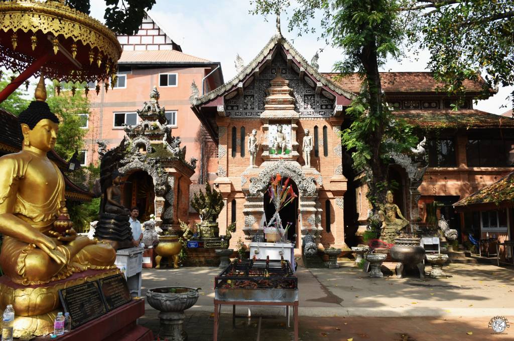 edifici wat lok moli templi di chiang mai