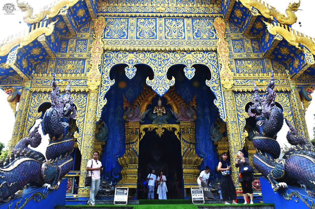 facciata ubosot wat rong suea ten chiang rai