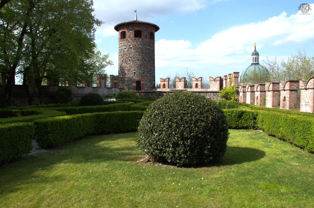giardino interno castello bonoris