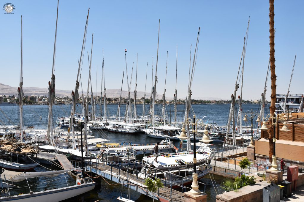 luxor barche ancorate 