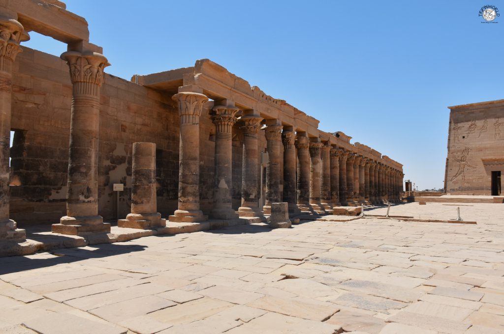 tempio di philae colonne del cortile esterno