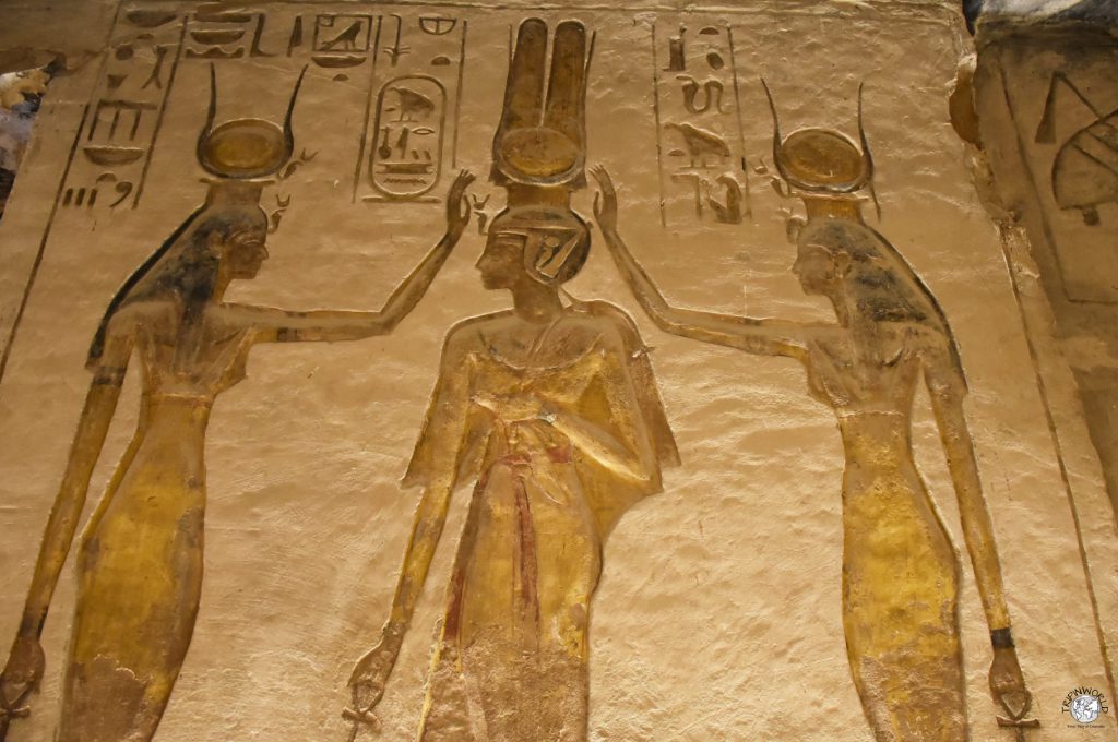 nefertari tra le dee templi di abu simbel