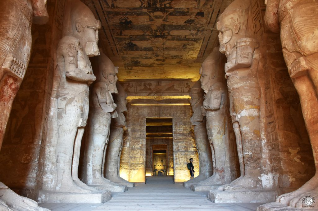 sala ipostila tempio di ramses II abu simbel