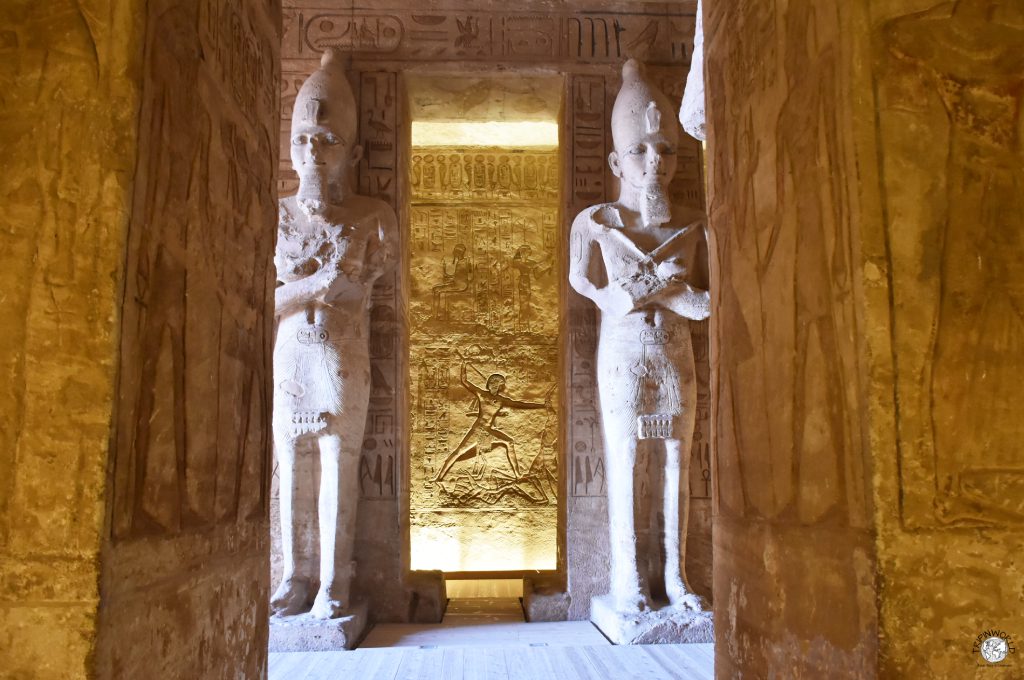 tempio di abu simbel statue ramses II