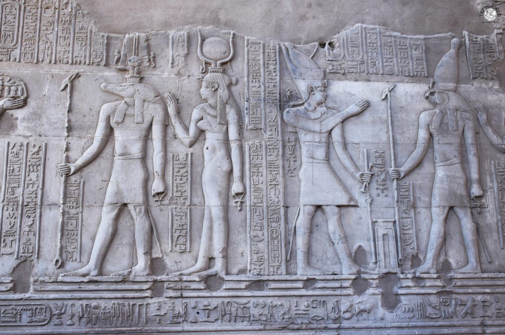 templi di edfu e kôm ombo rilievi dei horus e sobek