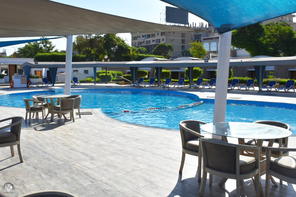 la piscina dell'obelisk nile hotel