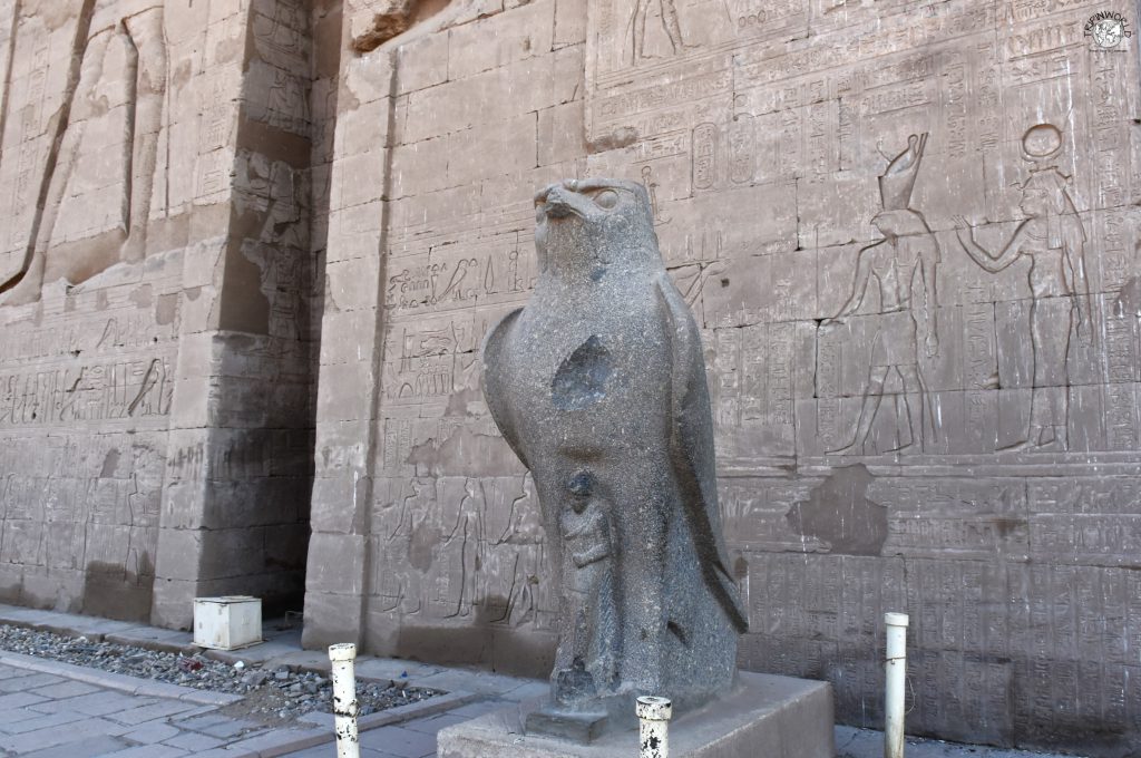statua di horus a edfu 