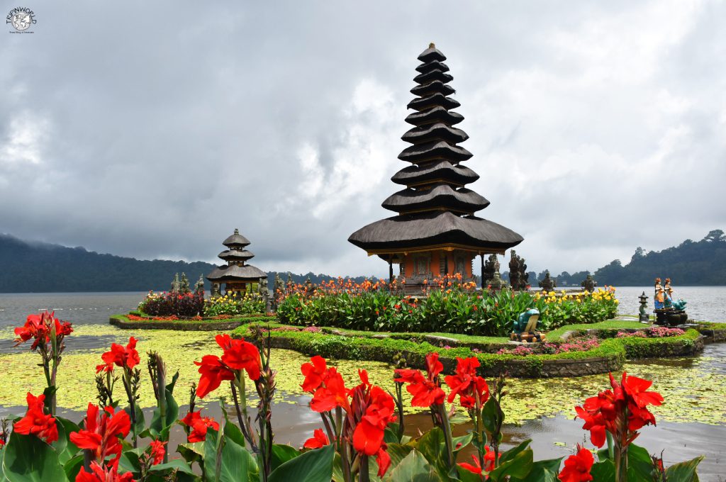 i due meru del pura ulun danu bratan templi di bali i due meru del pura ulun danu bratan templi di bali