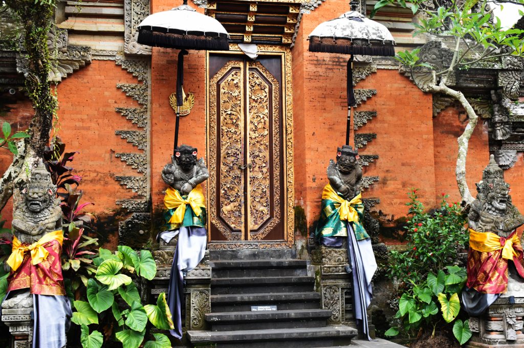 statue e porte palazzo reale ubud cose da vedere a bali 