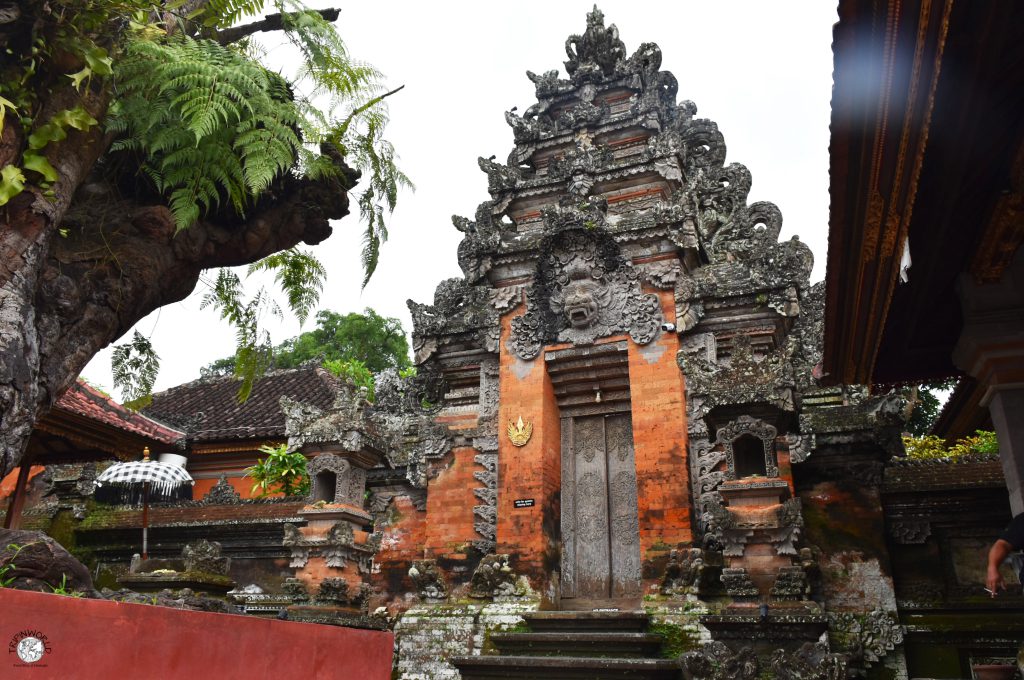 cose da vedere a bali portale palazzo reale ubud 