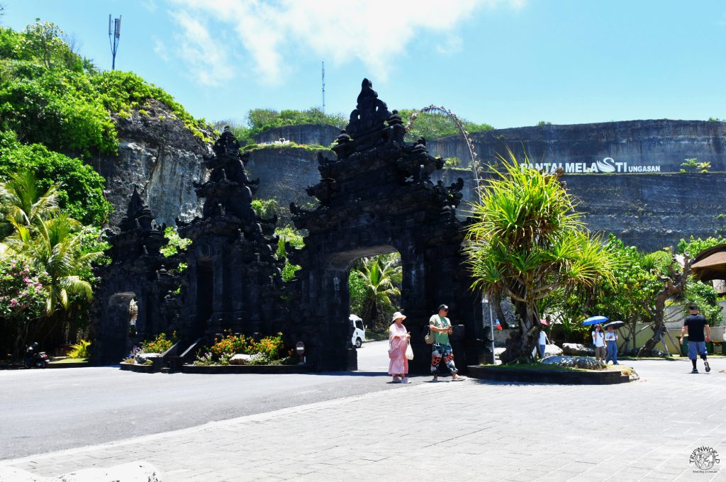 ingresso alla spiaggia di melasti bali ingresso alla spiaggia di melasti bali