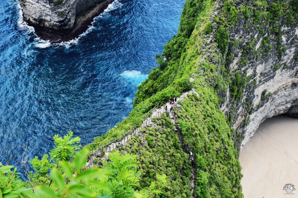 nusa penida percorso sulla scogliera kelingking beach 