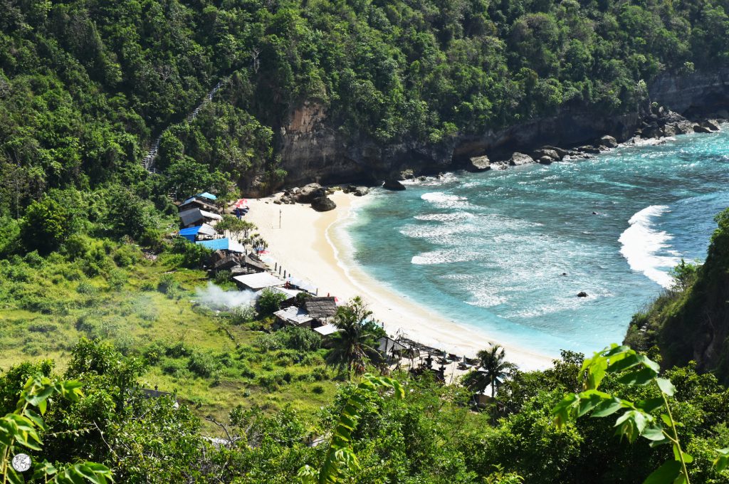 nusa penida atuh beach 