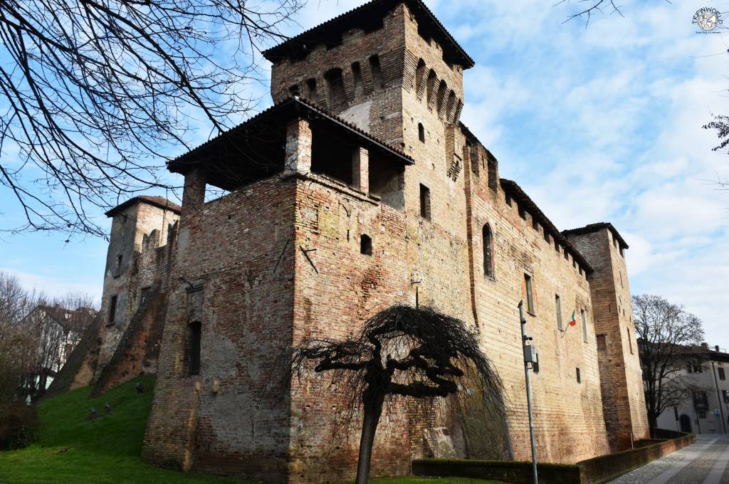 loggiato e torre castello di romano di lombardia