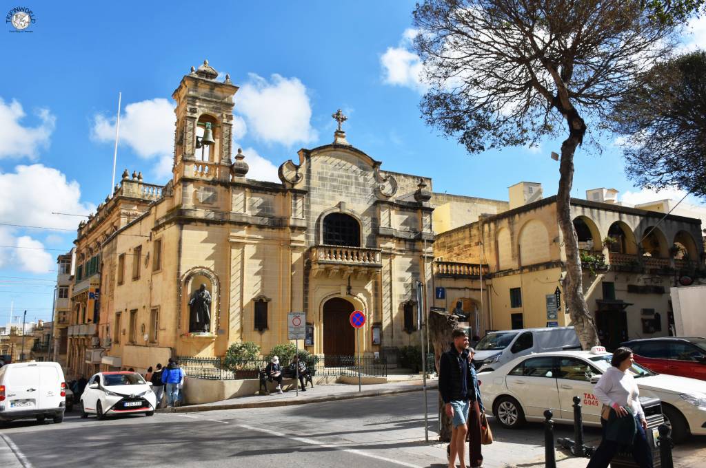 chiesa del centro storico di victoria a gozo chiesa del centro storico di victoria a gozo