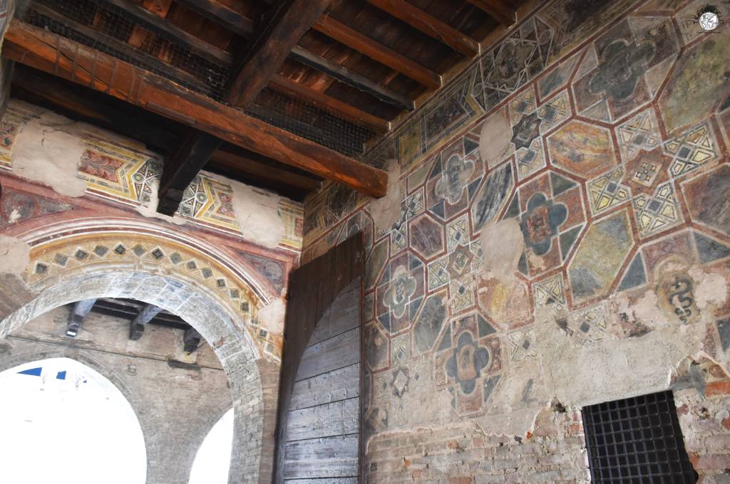 decorazioni del cortile del castello di pandino decorazioni del cortile del castello di pandino